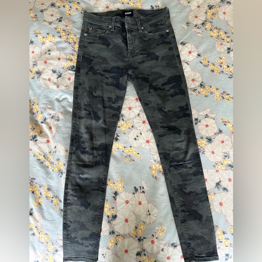 Ankle cut camo skinny jeans